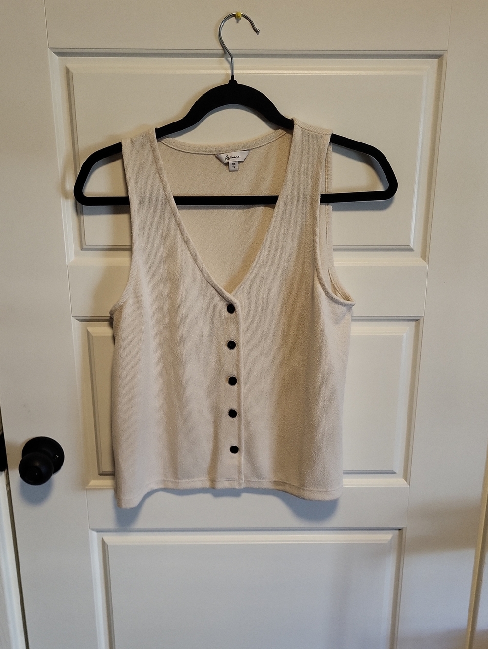 Reitmans Cream Button-Front V-Neck Tank